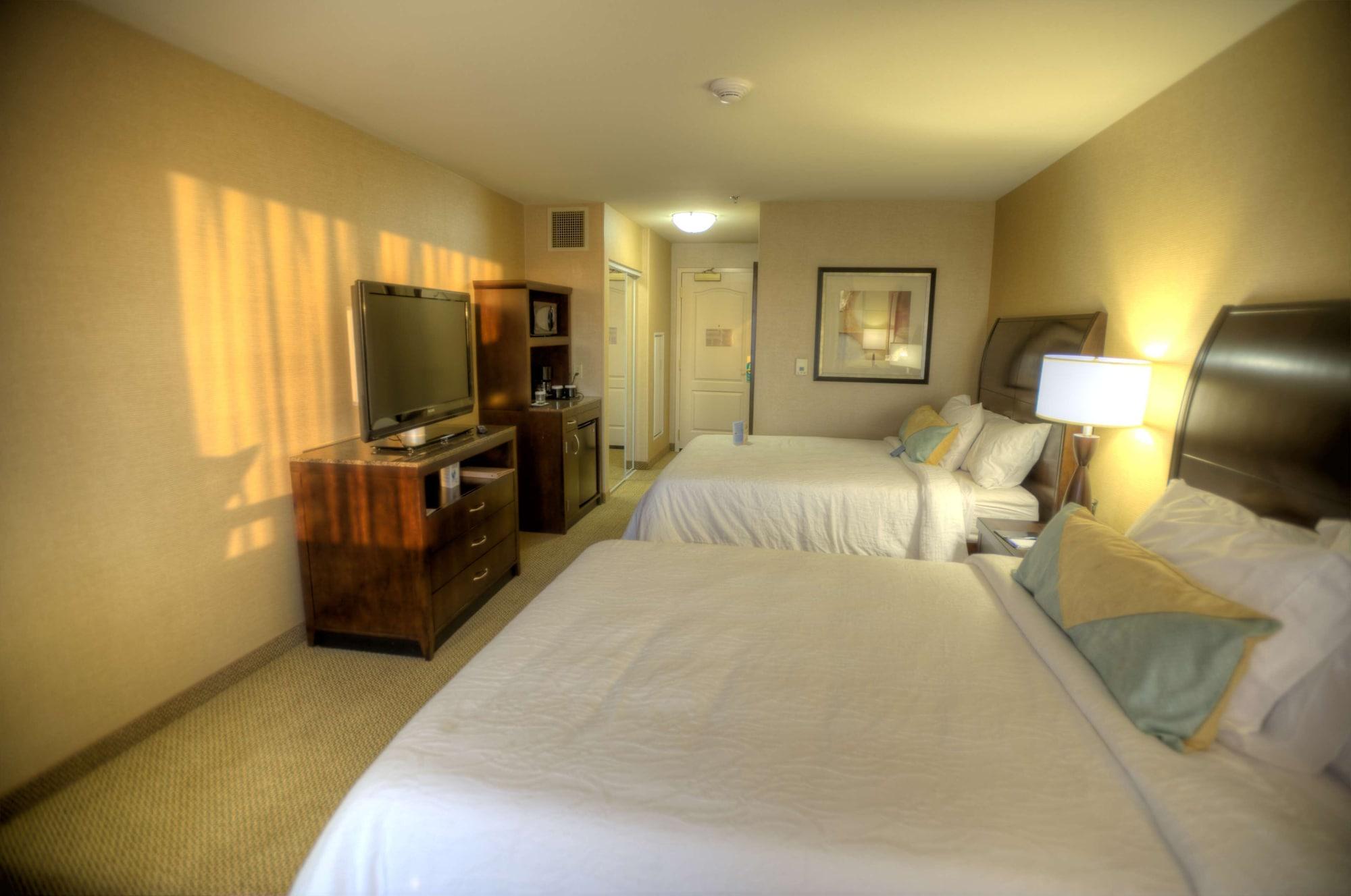 Hilton Garden Inn Omaha East/Каунсъл Блъфс Стая снимка