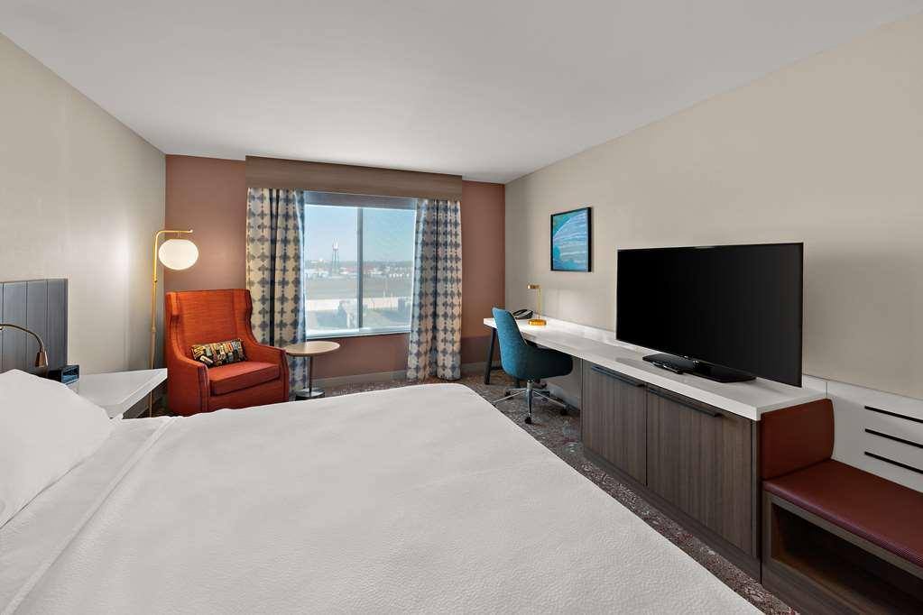 Hilton Garden Inn Omaha East/Каунсъл Блъфс Стая снимка